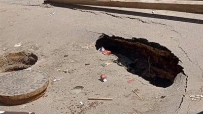هبوط أرضي بمنطقة سوق العباسي بالمحلة (صور)