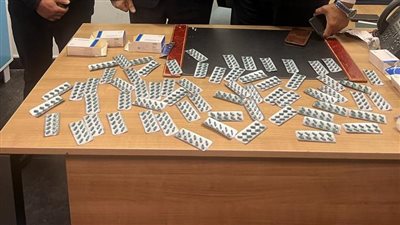 ضبط محاولتي تهريب شرائط مخدرة وسبائك ذهبية بمطار القاهرة