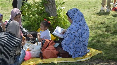 مشاهد صلاة وذكر وقرآن في حديقة الأزهر (صور)