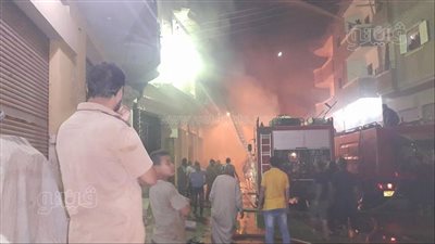 إخماد حريق نشب في منزلين بقنا