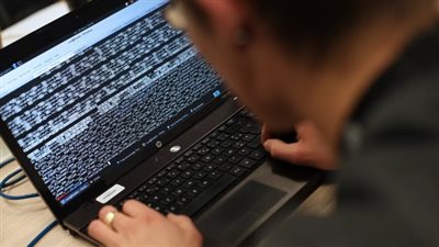 انهيار موقعي الموساد والتأمين الوطني بعد تعرضهما لهجوم سيبراني، والفاعل هاكرز سوداني