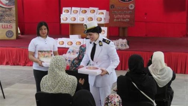 توزيع عبوات كعك على