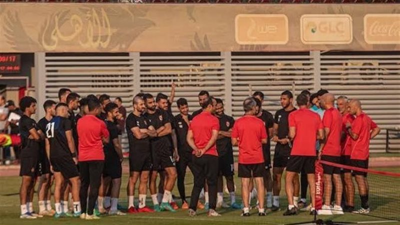فريق الكرة بالأهلي،فيتو