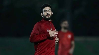  أيمن أشرف يفاضل بين بيراميدز وسيراميكا للرحيل عن الأهلي 