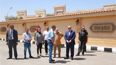 محافظ القاهرة يتفقد تحسين المظهر العام بمنطقة مقابر الوفاء والأمل