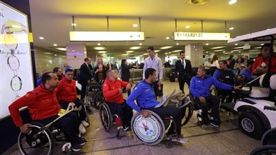 المنتخب الوطني للكراسي المتحركة يغادر مطار القاهرة متوجها إلى الكويت (صور)