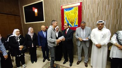   تسليم قطع أراضي ورخص مباني لأهالي منطقة توسعات ميناء العريش البحري (صور)