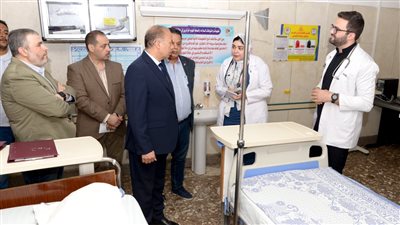 رئيس جامعة المنصورة يتفقد سير العمل بالمستشفيات في جولة مفاجئة (صور )