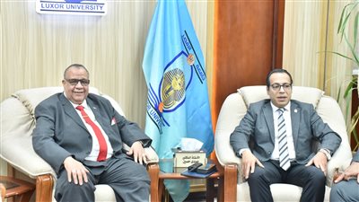 رئيس جامعة الأقصر ومدير فرع الرعاية الصحية يبحثان سبل التعاون المشترك 