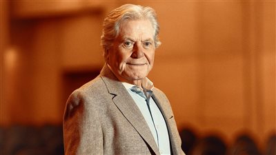 حسين فهمي: ليا مشهد في سره الباتع اتعاد 9 مرات، وخالد يوسف يتحدى مخرجي مصر (فيديو)