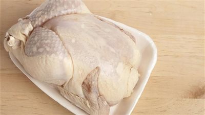 تحذير من طبخ اللحوم والدجاج المجمد دون إذابة 