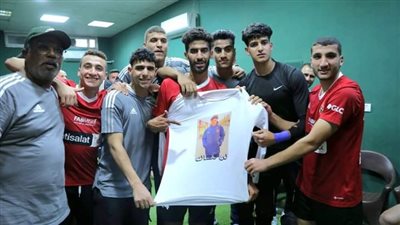 لاعبو الأهلي 2003 يخلدون ذكرى زميلهم الراحل زياد إيهاب بعد الفوز على الزمالك
