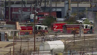 مصرع شخص وإصابة آخر بانفجار هائل في مصفاة للنفط بالولايات المتحدة