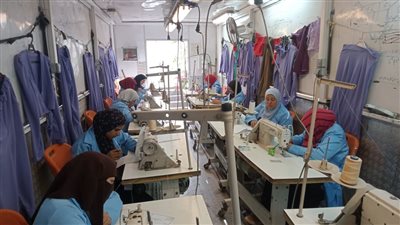 القوى العاملة تختتم برنامجا تدريبيا للفتيات على التفصيل والخياطة بأسيوط 