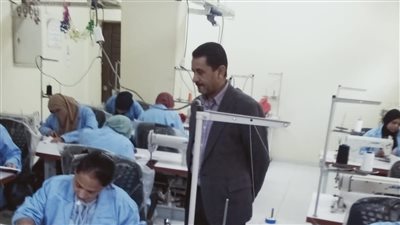 القوى العاملة تختتم دورة تدريبية على التفصيل للفتيات بقنا