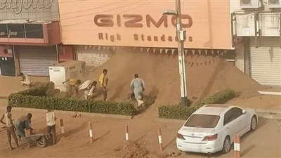 دفن المتاجر، أبرز حيل السودانيين لحماية ممتلكاتهم من السلب والنهب (صور)