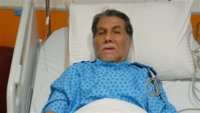 نقل الفنان قيس عبد الفتاح إلى المستشفى بسبب وعكة صحية (صور) 