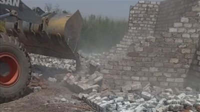 إزالة 3 حالات تعد على الأراضي الزراعية بمركز أرمنت بالأقصر 