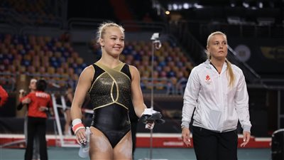  منتخبات كأس العالم للجمباز تؤدي تدريباتها بالصالة المغطاة(صور)