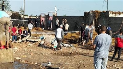 إخماد حريق شب في حظيرتين لتربية المواشي والدواجن بالغربية (صور)