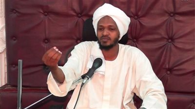داعية سوداني شهير يفضح دور الإخوان في الصراع بين الجيش وقوات الدعم (صوت وصور)