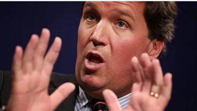 أشهر مذيع أمريكي يفضح الساسة الأمريكيين