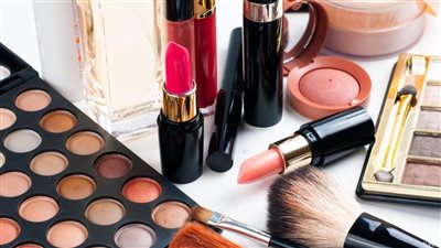  ما حكم الشرع في استخدام مستحضرات التجميل برمضان؟ الإفتاء تحسم الجدل 