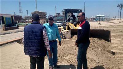 استمرار أعمال رفع كفاءة الشاطئ والشوارع والميادين بجمصة