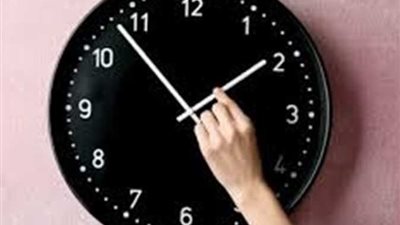 بالتزامن مع تأخير الساعة 60 دقيقة، تفاصيل تقرير برلماني بشأن التوقيت الصيفي