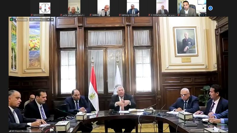 وزير الزراعة يجتمع