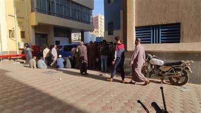 أهالي الغربية ينتظرون خروج جثمان شاب توفي بطلق ناري في حفل زفاف (صور)