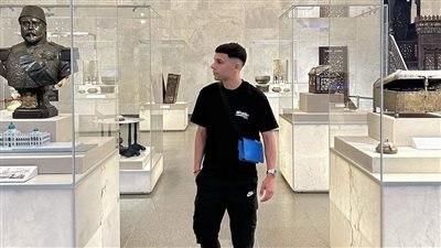 نجم الزمالك في زيارة للمتحف المصري بعد استبعاده من مواجهة سيراميكا (صور) 