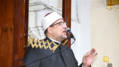 وزير الأوقاف يؤدي خطبة الجمعة في مسجد سيدنا الحسين 