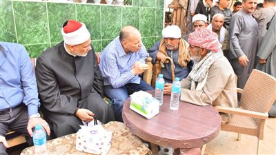 محافظ أسيوط يعزي أسر 7 شباب توفوا في حادث بليبيا 