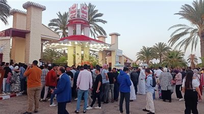 توافد الجمهور علي حفل محمد منير بشمال سيناء (صور)