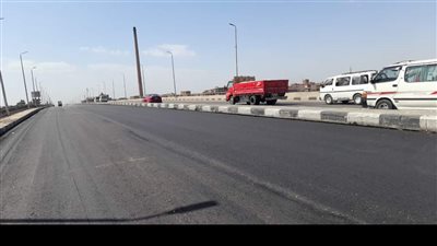 اعادة فتح كوبري بنها بالطريق الزراعي بعد تعرضه لهبوط (صور)