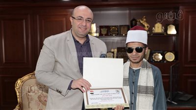محافظ بني سويف يكرم الفائز الأول بالمسابقة العالمية للقرآن بالأردن (صور) 