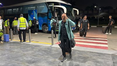 بعثة بيراميدز تصل مطار القاهرة قبل التوجه إلى جنوب أفريقيا (صور)