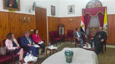 بطريرك الكاثوليك يستقبل وفدًا من مجلس الشيوخ الفرنسي