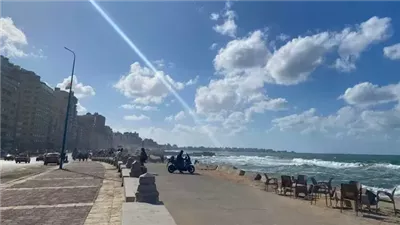بعد سقوط أمطار صيفية متوسطة، سطوع الشمس في سماء الإسكندرية (صور)