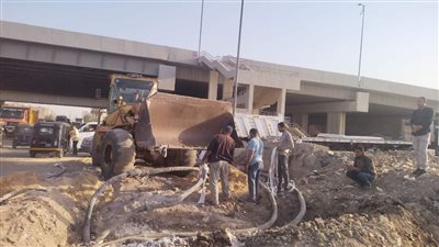 الكهرباء تعدل خطوطها بأوسيم بعد توسعات الطريق (صور)