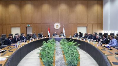 وزير التعليم العالي يجتمع برؤساء مجالس أمناء الجامعات الأجنبية بالعاصمة الإدارية