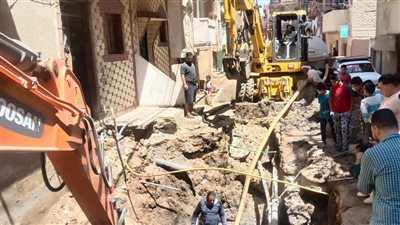 محافظ الفيوم يتابع أعمال صيانة خط الطرد بعد تعرضه لكسر مفاجئ