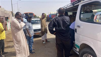 هربوا من الدمار إلى الأمان.. قصص مصريين عائدين من جحيم الحرب بالسودان (فيديو)