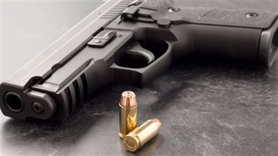 الصحفيون والمحامون على رأسهم، فئات يمنحها القانون حق ترخيص سلاح ناري