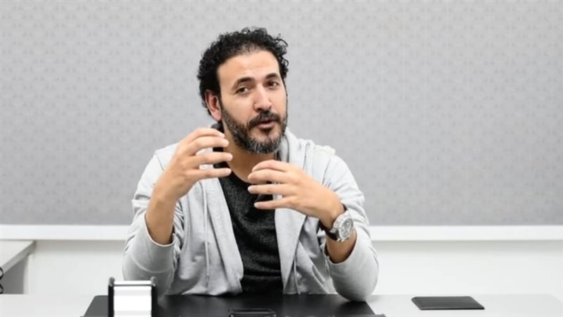 الدكتور عبد العزيز
