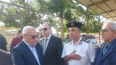 محافظ بورسعيد يتقدم مشيعي جنازة العميد شريف طايل (صور)