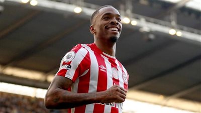 إيقاف إيفان توني مهاجم برينتفورد 8 شهور بسبب المراهنات 