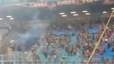 توقف مباراة الترجي وشبيبة القبائل بسبب اشتباك الجماهير مع الأمن