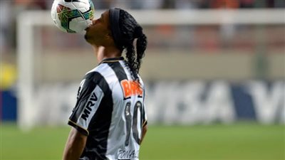 رونالدينيو يكشف حقيقة عدم تشجيعه للبرازيل في كوبا أمريكا